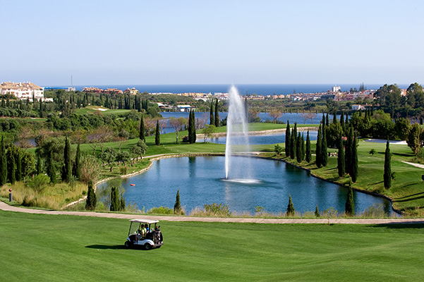 Mimosa Suites Banus mit Villa Padierna Golf Club Flamingo Course Meerblick