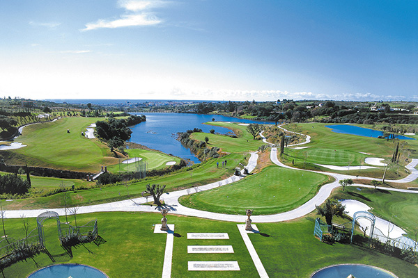 Mimosa Suites Banus mit Villa Padierna Golf Club Golfplatz Flamingo