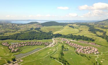 Golf Club Terre dei Consoli mit Braccianosee