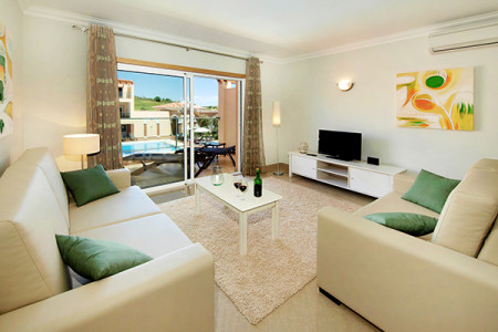 Wohnzimmer im Townhouse im Bela Colina Village im Boavista Resort