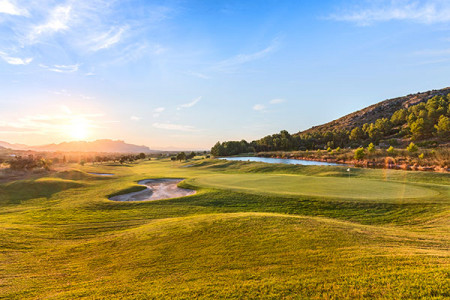 Spanien Costa Brava Dénia La Sella Golf Resort Blick auf die Küste Dénia La Sella Golf Resort Fairway mit See