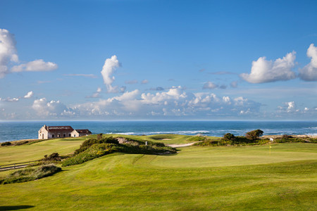 Eine Spielbahn des Golfplatzes Praia D'el Rey Der Golfplatz Praia D'el Rey